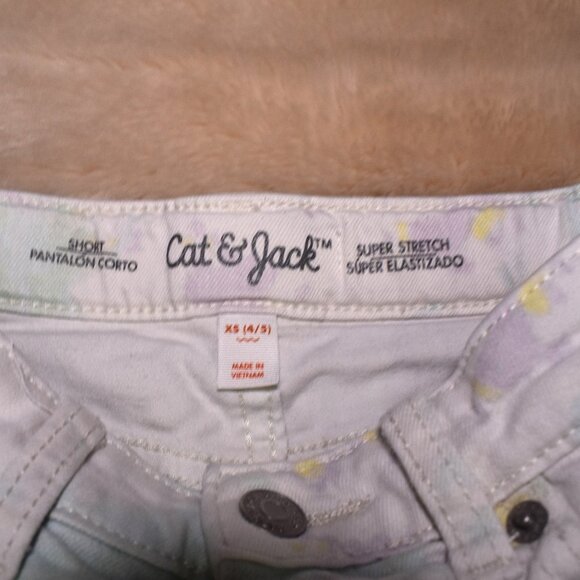 2 Pairs of Girls Denim Cut Off Shorts Size 4/5 - Picture 8 of 11